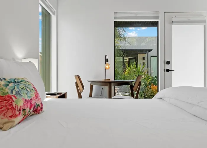 4 Square Apartment *