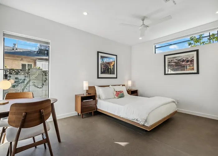 4 Square Apartment *