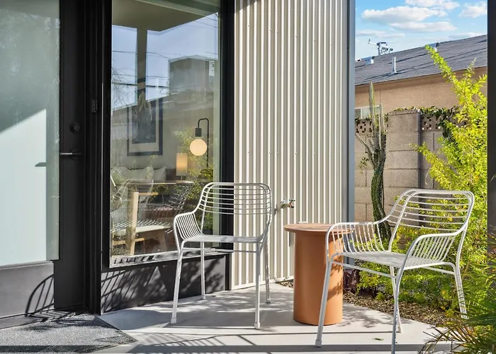 4 Square Apartment *